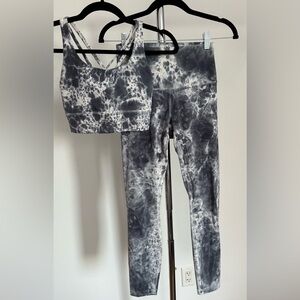 Lululemon Tie-Dye Sports Bra & Leggings Set Grey/Black, size 2